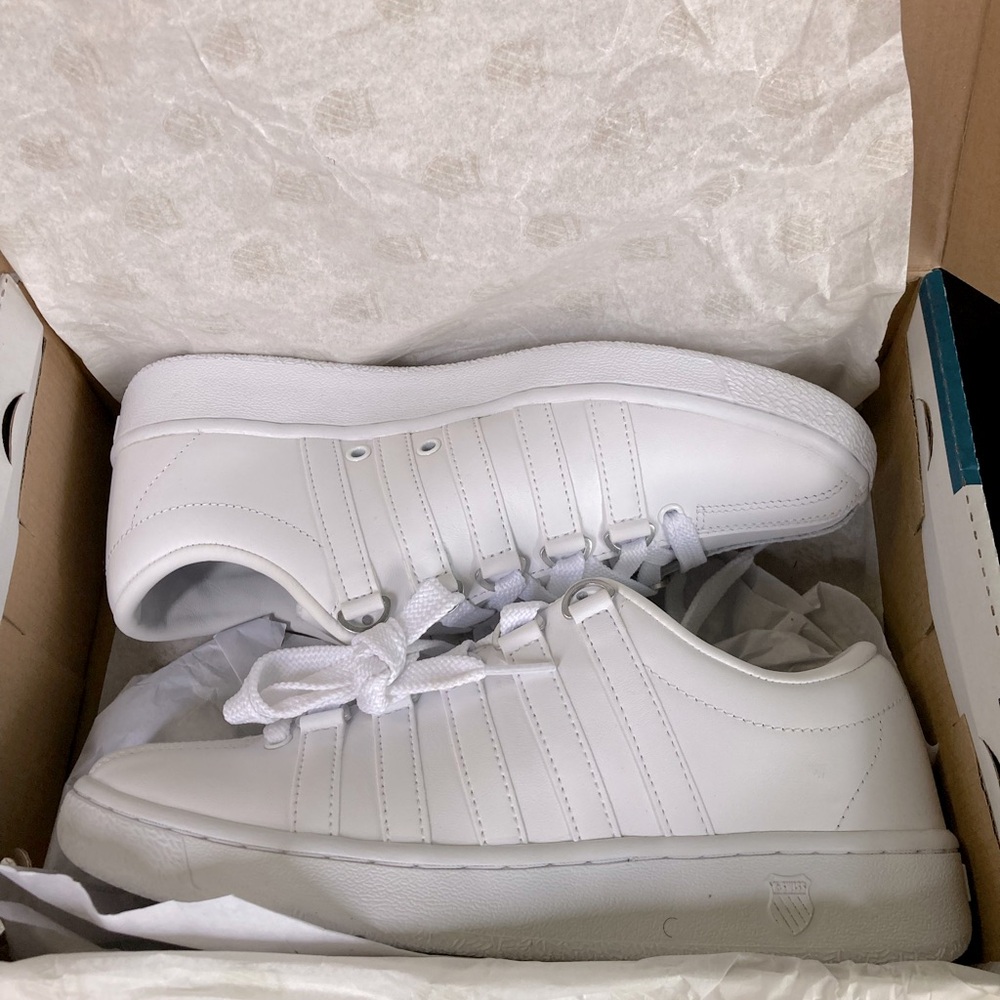 K Swiss classic  Lx size 8 in men low worn once  white on white